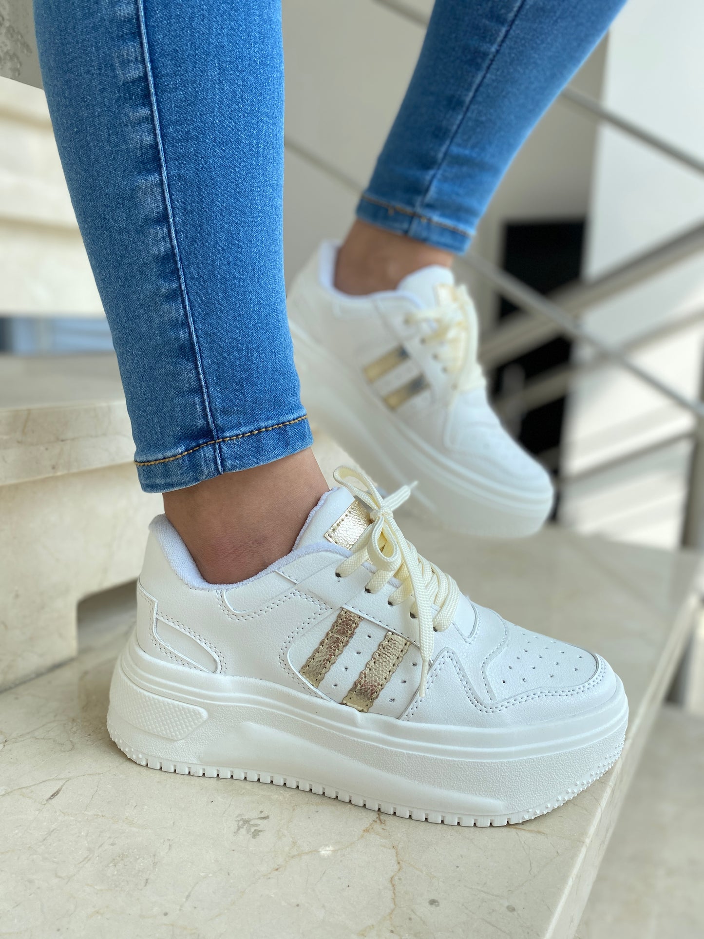 Tenis kai